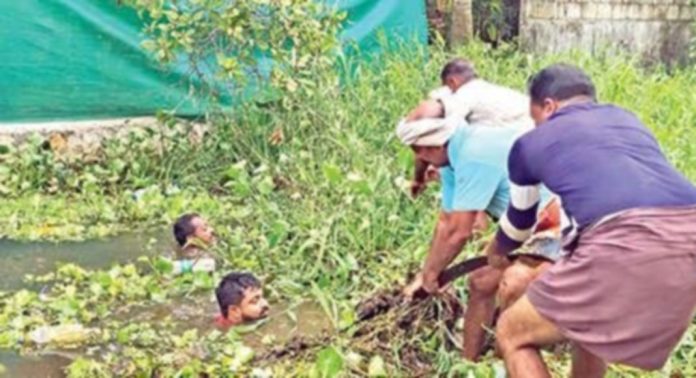 നാട്ടുതോട് മാലിന്യമുക്തമായി നാട്ടുതോട് മാലിന്യമുക്തമായി