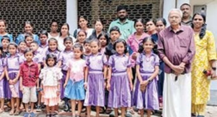 പ്രമാടം പ്രഗതി ഇംഗ്ലീഷ് മീഡിയം സ്കൂളിലെ കുട്ടികൾ മൂലൂർ ഭവനം സന്ദര്ശിച്ചു പ്രമാടം പ്രഗതി ഇംഗ്ലീഷ് മീഡിയം സ്കൂളിലെ കുട്ടികൾ മൂലൂർ ഭവനം സന്ദര്ശിച്ചു