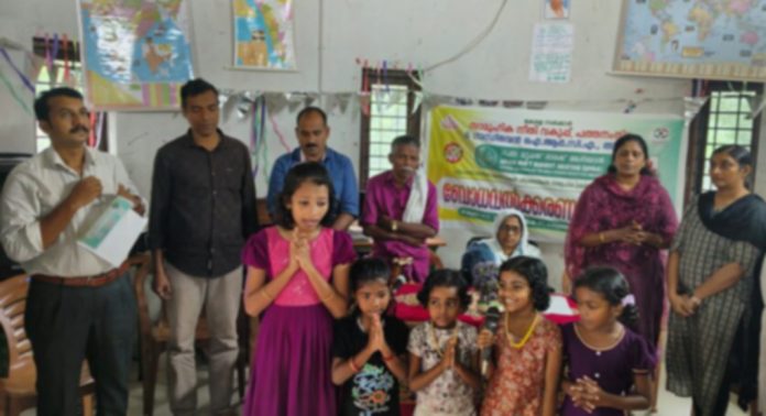 കുരുമ്പന്മൂഴി കമ്മ്യൂണിറ്റി ഹാളില് ലഹരി വിരുദ്ധ ബോധവല്കരണ പരിപാടി സംഘടിപ്പിച്ചു കുരുമ്പന്മൂഴി കമ്മ്യൂണിറ്റി ഹാളില് ലഹരി വിരുദ്ധ ബോധവല്കരണ പരിപാടി സംഘടിപ്പിച്ചു