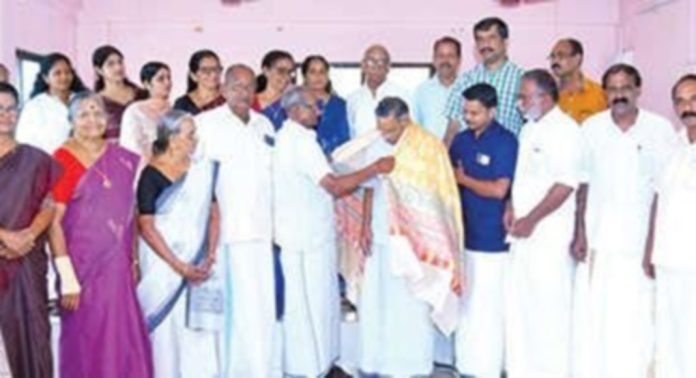 റാന്നി എൻഎസ്എസ് താലൂക്ക് യൂണിയൻ പ്രസിഡന്റ് അഡ്വ. വി.ആർ. രാധാകൃഷ്ണനെ ആദരിച്ചു റാന്നി എൻഎസ്എസ് താലൂക്ക് യൂണിയൻ പ്രസിഡന്റ് അഡ്വ. വി.ആർ. രാധാകൃഷ്ണനെ ആദരിച്ചു