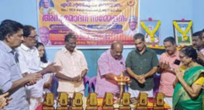 ഉന്നതവിജയം നേടിയ കുട്ടികളെ വേലുക്കുട്ടിമേനോൻ സ്മാരക എൻഎസ്എസ് കരയോഗം അനുമോദിച്ചു ഉന്നതവിജയം നേടിയ കുട്ടികളെ വേലുക്കുട്ടിമേനോൻ സ്മാരക എൻഎസ്എസ് കരയോഗം അനുമോദിച്ചു