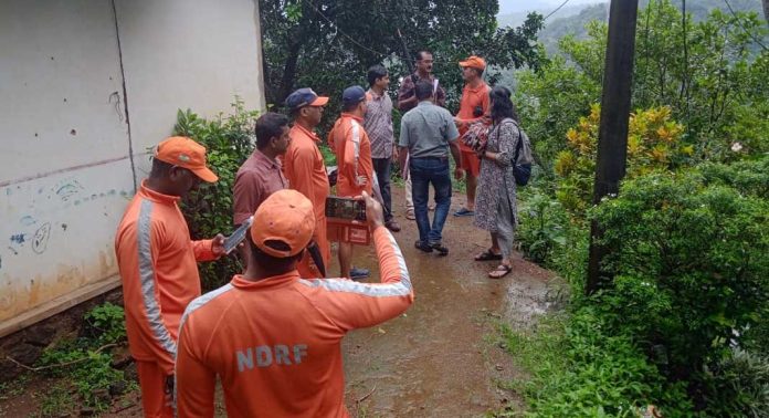 ദേശീയ ദുരന്ത നിവാരണ സേനാംഗങ്ങള് അപകടമേഖല സന്ദര്ശിച്ചു ദേശീയ ദുരന്ത നിവാരണ സേനാംഗങ്ങള് അപകടമേഖല സന്ദര്ശിച്ചു