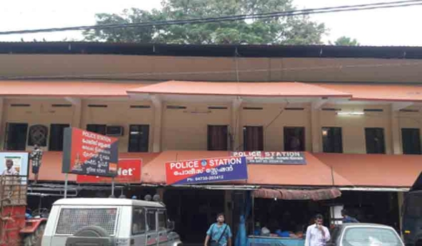 അഞ്ചു മാസത്തിനിടെ അയ്യപ്പഭക്തരുടെ നഷ്ടപ്പെട്ട 102 ഫോണുകൾ വീണ്ടെടുത്ത് പമ്പ പോലീസ് സൈബർ ഹെൽപ്പ്ഡെസ്ക് അഞ്ചു മാസത്തിനിടെ അയ്യപ്പഭക്തരുടെ നഷ്ടപ്പെട്ട 102 ഫോണുകൾ വീണ്ടെടുത്ത് പമ്പ പോലീസ് സൈബർ ഹെൽപ്പ്ഡെസ്ക്
