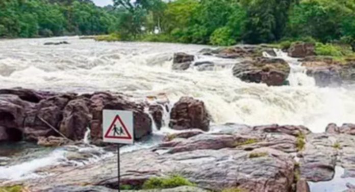 പെരുന്തേനരുവിയിൽ ഗ്ലാസ് നടപ്പാലം അടക്കമുള്ള പദ്ധതികൾക്കായി സർക്കാർ ഏഴ് കോടി അനുവദിച്ചു പെരുന്തേനരുവിയിൽ ഗ്ലാസ് നടപ്പാലം അടക്കമുള്ള പദ്ധതികൾക്കായി സർക്കാർ ഏഴ് കോടി അനുവദിച്ചു