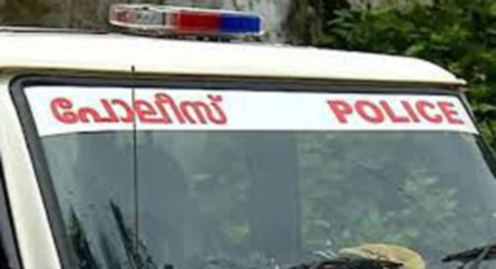 സ്കൂളുകളിൽ പരാതിപ്പെട്ടി സ്ഥാപിച്ച് പോലീസ് സ്കൂളുകളിൽ പരാതിപ്പെട്ടി സ്ഥാപിച്ച് പോലീസ്