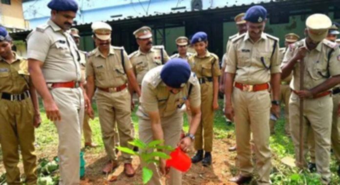 പരിസ്ഥിതി ദിനാചരണം നടത്തി പോലീസ് പരിസ്ഥിതി ദിനാചരണം നടത്തി പോലീസ്