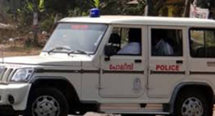 വർക്ഷോപ്പിൽ നന്നാക്കാൻ ഏൽപിച്ച സ്കൂട്ടർ മറിച്ചുവിറ്റു ; മോഷ്ടാക്കളായി ദമ്പതികൾ വർക്ഷോപ്പിൽ നന്നാക്കാൻ ഏൽപിച്ച സ്കൂട്ടർ മറിച്ചുവിറ്റു ; മോഷ്ടാക്കളായി ദമ്പതികൾ