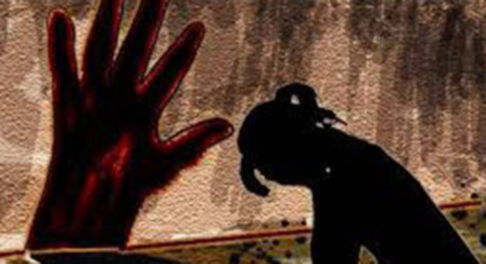 പോക്സോ കേസില് അതിജീവിതയുടെ സ്വകാര്യ വിവരങ്ങള് വെളിപ്പെടുത്തിയ ജില്ലാ ശിശുക്ഷേമ സമിതി മുന് അധ്യക്ഷനെതിരെ പോലീസ് കേസെടുക്കും പോക്സോ കേസില് അതിജീവിതയുടെ സ്വകാര്യ വിവരങ്ങള് വെളിപ്പെടുത്തിയ ജില്ലാ ശിശുക്ഷേമ സമിതി മുന് അധ്യക്ഷനെതിരെ പോലീസ് കേസെടുക്കും