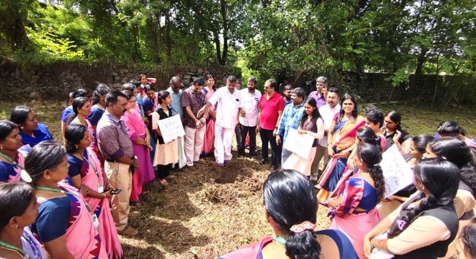 പാലക്കാട് ഗവൺമെന്റ് പോളിടെക്നിക് കോളേജ് ക്യാമ്പസിൽ ഔഷധസസ്യ ഉദ്യാനത്തിന് തുടക്കമായി പാലക്കാട് ഗവൺമെന്റ് പോളിടെക്നിക് കോളേജ് ക്യാമ്പസിൽ ഔഷധസസ്യ ഉദ്യാനത്തിന് തുടക്കമായി