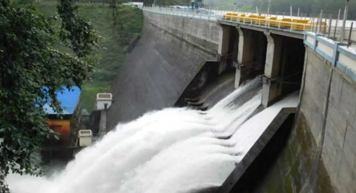 കനത്ത മഴ തുടരുന്ന സാഹചര്യത്തിൽ ഇടുക്കി പൊന്മുടി അണക്കെട്ട് തുറന്നു കനത്ത മഴ തുടരുന്ന സാഹചര്യത്തിൽ ഇടുക്കി പൊന്മുടി അണക്കെട്ട് തുറന്നു