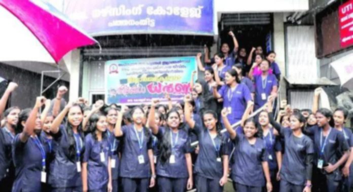 പത്തനംതിട്ട ഗവ.നഴ്സിംഗ് കോളേജിൽ സൗകര്യങ്ങളില്ല ; പ്രതിഷേധിച്ച് വിദ്യാര്ത്ഥികള് പത്തനംതിട്ട ഗവ.നഴ്സിംഗ് കോളേജിൽ സൗകര്യങ്ങളില്ല ; പ്രതിഷേധിച്ച് വിദ്യാര്ത്ഥികള്
