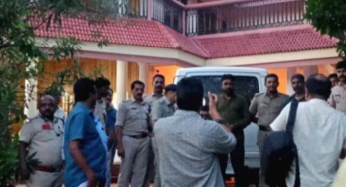 വീട് കുത്തിത്തുറന്ന് മോഷണം ; കൊടുംക്രിമിനൽ ഉൾപ്പെടെ രണ്ടുപേരെ കീഴ്വായ്പ്പൂർ പോലീസ് പിടികൂടി വീട് കുത്തിത്തുറന്ന് മോഷണം ; കൊടുംക്രിമിനൽ ഉൾപ്പെടെ രണ്ടുപേരെ കീഴ്വായ്പ്പൂർ പോലീസ് പിടികൂടി