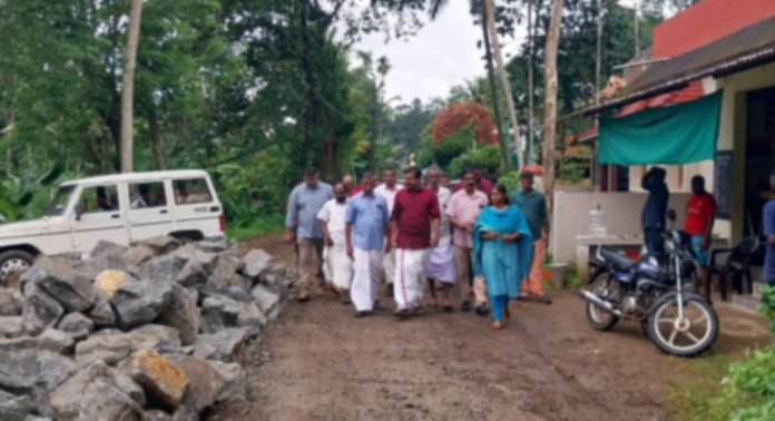 മലയാലപ്പുഴ – വെട്ടൂർ – കാഞ്ഞിരപ്പാറ റോഡിന്റെ നിര്മ്മാണം ആരംഭിച്ചു മലയാലപ്പുഴ – വെട്ടൂർ – കാഞ്ഞിരപ്പാറ റോഡിന്റെ നിര്മ്മാണം ആരംഭിച്ചു
