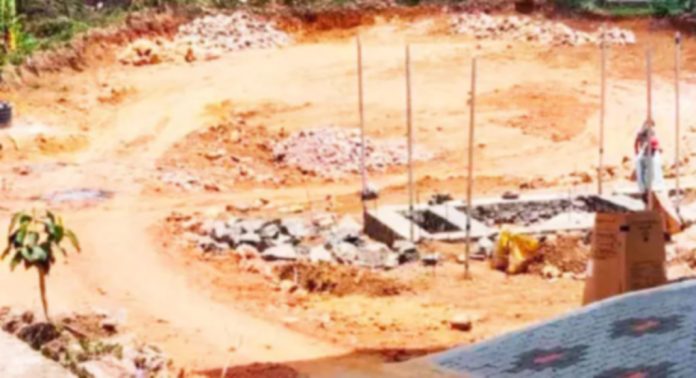 വടശ്ശേരിക്കരയിൽ സ്വകാര്യവ്യക്തി തിരുവാഭരണ പാതയിൽ വീണ്ടും വ്യാപക കൈയേറ്റം നടത്തിയിട്ടും അധികൃതര് മൗനം പാലിക്കുന്നുവെന്ന് ആരോപണം വടശ്ശേരിക്കരയിൽ സ്വകാര്യവ്യക്തി തിരുവാഭരണ പാതയിൽ വീണ്ടും വ്യാപക കൈയേറ്റം നടത്തിയിട്ടും അധികൃതര് മൗനം പാലിക്കുന്നുവെന്ന് ആരോപണം
