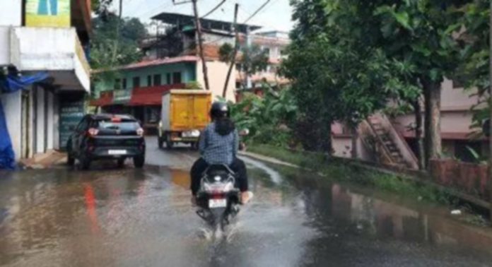 റാന്നി ഇട്ടിയപ്പാറ ബൈപ്പാസിൽ വെള്ളക്കെട്ട് ; വലഞ്ഞ് യാത്രക്കാര് റാന്നി ഇട്ടിയപ്പാറ ബൈപ്പാസിൽ വെള്ളക്കെട്ട് ; വലഞ്ഞ് യാത്രക്കാര്