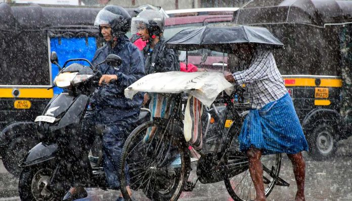 സംസ്ഥാനത്ത് അടുത്ത അഞ്ചുദിവസം ശക്തമായ മഴയ്ക്ക് സാധ്യത ; 5 ജില്ലകളിൽ യെല്ലോ അലർട്ട് സംസ്ഥാനത്ത് അടുത്ത അഞ്ചുദിവസം ശക്തമായ മഴയ്ക്ക് സാധ്യത ; 5 ജില്ലകളിൽ യെല്ലോ അലർട്ട്