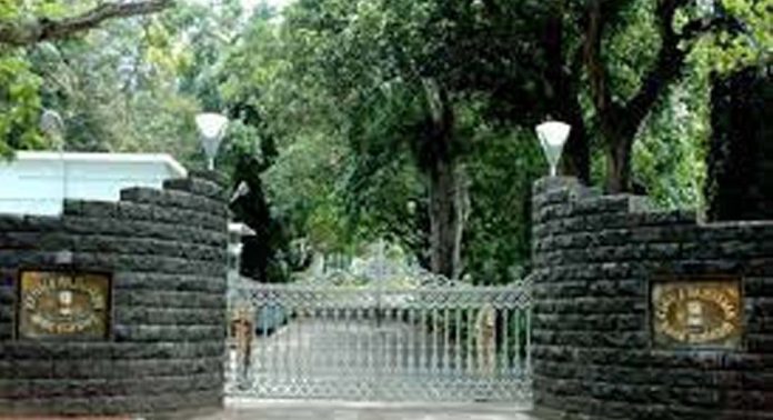 എല്ലാ ഉദ്ഘാടനത്തിനും ഭാരതാംബയുടെ ചിത്രവുമുണ്ടാകും ; നിലപാട് കടുപ്പിച്ച് രാജ്ഭവൻ എല്ലാ ഉദ്ഘാടനത്തിനും ഭാരതാംബയുടെ ചിത്രവുമുണ്ടാകും ; നിലപാട് കടുപ്പിച്ച് രാജ്ഭവൻ
