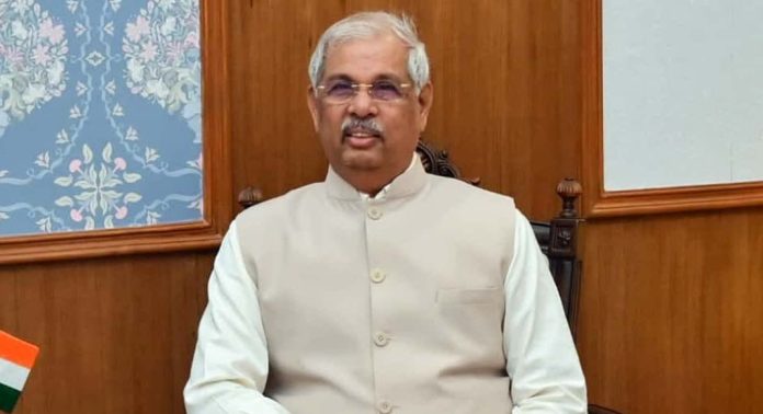 കേരളത്തിൽ നൂറുശതമാനം സാക്ഷരതയുണ്ടെങ്കിലും വിദ്യാഭ്യാസം ഇല്ലെന്ന് ഗവർണർ രാജേന്ദ്ര വിശ്വനാഥ് ആർലേക്കർ കേരളത്തിൽ നൂറുശതമാനം സാക്ഷരതയുണ്ടെങ്കിലും വിദ്യാഭ്യാസം ഇല്ലെന്ന് ഗവർണർ രാജേന്ദ്ര വിശ്വനാഥ് ആർലേക്കർ