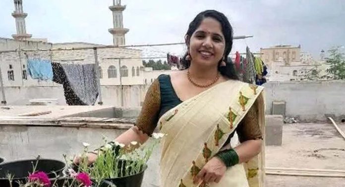 വിമാന ദുരന്തത്തില് മരിച്ച മലയാളി നഴ്സ് രഞ്ജിതയുടെ മൃതദേഹം ഇന്ന് നാട്ടില് എത്തിക്കും വിമാന ദുരന്തത്തില് മരിച്ച മലയാളി നഴ്സ് രഞ്ജിതയുടെ മൃതദേഹം ഇന്ന് നാട്ടില് എത്തിക്കും