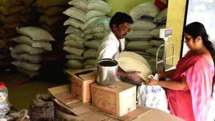 റേഷൻ വാങ്ങിയില്ല ; സംസ്ഥാനത്തെ റേഷൻ മുൻഗണന വിഭാഗത്തിലെ 70,418 പേർ പുറത്ത് റേഷൻ വാങ്ങിയില്ല ; സംസ്ഥാനത്തെ റേഷൻ മുൻഗണന വിഭാഗത്തിലെ 70,418 പേർ പുറത്ത്