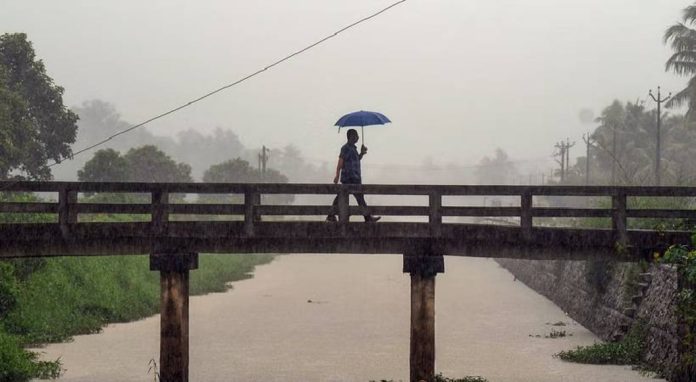 കനത്തമഴ ; ഒന്പത് ജില്ലകളിലെ നദികളില് പ്രളയ സാധ്യത മുന്നറിയിപ്പ് കനത്തമഴ ; ഒന്പത് ജില്ലകളിലെ നദികളില് പ്രളയ സാധ്യത മുന്നറിയിപ്പ്
