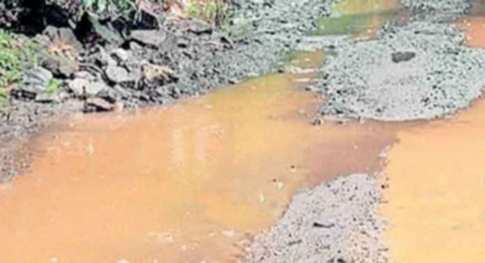 തകര്ന്നു തരിപ്പണമായി മന്ദമരുതി–സ്റ്റോറുംപടി റോഡ് ; പ്രതിഷേധത്തില് നാട്ടുകാര് തകര്ന്നു തരിപ്പണമായി മന്ദമരുതി–സ്റ്റോറുംപടി റോഡ് ; പ്രതിഷേധത്തില് നാട്ടുകാര്