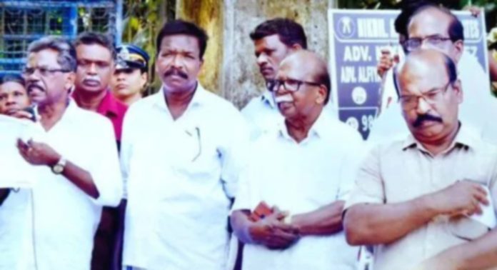 കേരളാ സാംബവർ സൊസൈറ്റി അടൂർ താലൂക്ക് കമ്മിറ്റിയുടെ നേതൃത്വത്തിൽ പോലീസ് സ്റ്റേഷൻ മാർച്ച് നടത്തി കേരളാ സാംബവർ സൊസൈറ്റി അടൂർ താലൂക്ക് കമ്മിറ്റിയുടെ നേതൃത്വത്തിൽ പോലീസ് സ്റ്റേഷൻ മാർച്ച് നടത്തി