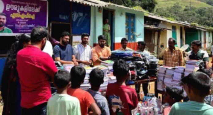 എസ്എഫ്ഐ ജില്ലാ കമ്മിറ്റിയുടെ നേതൃത്വത്തിൽ ഗവിയിൽ പഠനോപകരണം വിതരണം ചെയ്തു എസ്എഫ്ഐ ജില്ലാ കമ്മിറ്റിയുടെ നേതൃത്വത്തിൽ ഗവിയിൽ പഠനോപകരണം വിതരണം ചെയ്തു