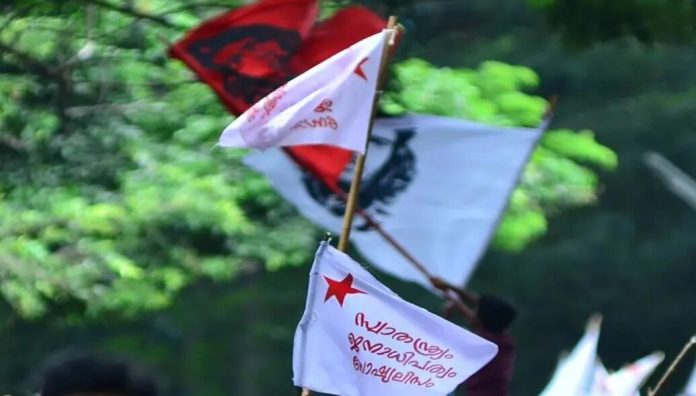 ഭാരതാംബ വിവാദത്തില് കേരള ഗവര്ണര് രാജേന്ദ്ര അര്ലേക്കര്ക്കെതിരേ എസ്എഫ്ഐ പ്രതിഷേധം ഭാരതാംബ വിവാദത്തില് കേരള ഗവര്ണര് രാജേന്ദ്ര അര്ലേക്കര്ക്കെതിരേ എസ്എഫ്ഐ പ്രതിഷേധം