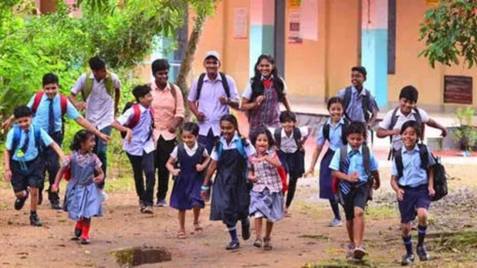 ഹൈസ്കൂളുകളിലെ പ്രവൃത്തിസമയം അടുത്തയാഴ്ച മുതല് നടപ്പിൽ വരും ഹൈസ്കൂളുകളിലെ പ്രവൃത്തിസമയം അടുത്തയാഴ്ച മുതല് നടപ്പിൽ വരും