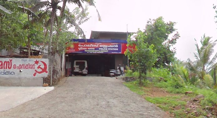 പോലീസ് വാഹനത്തിൽ ആദിവാസി യുവതിയെ ആശുപത്രിയിൽ എത്തിച്ച് തണ്ണിത്തോട് പോലീസ് പോലീസ് വാഹനത്തിൽ ആദിവാസി യുവതിയെ ആശുപത്രിയിൽ എത്തിച്ച് തണ്ണിത്തോട് പോലീസ്