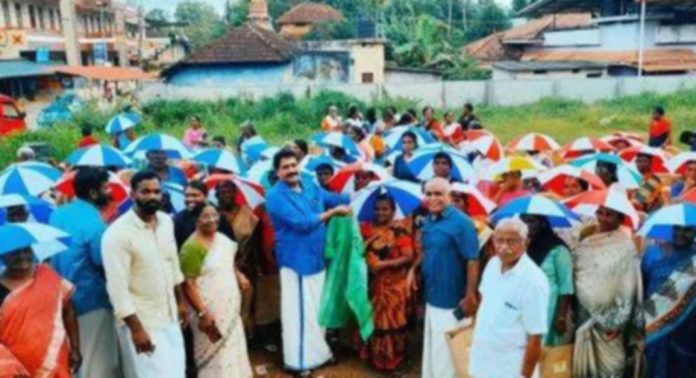 തൊഴിലുറപ്പ് തൊഴിലാളികൾക്ക് മഴക്കുപ്പായവും കുടയും വിതരണം ചെയ്ത് വള്ളംകുളം കാരുണ്യാ പാലിയേറ്റീവ് സൊസൈറ്റി തൊഴിലുറപ്പ് തൊഴിലാളികൾക്ക് മഴക്കുപ്പായവും കുടയും വിതരണം ചെയ്ത് വള്ളംകുളം കാരുണ്യാ പാലിയേറ്റീവ് സൊസൈറ്റി
