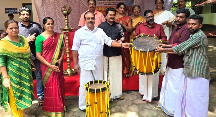 പറക്കോട് ബ്ലോക്ക് പഞ്ചായത്ത് വാദ്യോപകരണങ്ങള് വിതരണം ചെയ്തു പറക്കോട് ബ്ലോക്ക് പഞ്ചായത്ത് വാദ്യോപകരണങ്ങള് വിതരണം ചെയ്തു