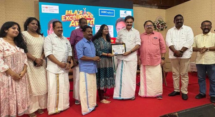 റാന്നി എംഎൽഎയുടെ എക്സലൻസ് അവാർഡ് 2025 ; അഡ്വ. പ്രമോദ് നാരായൺ വിതരണം ചെയ്തു റാന്നി എംഎൽഎയുടെ എക്സലൻസ് അവാർഡ് 2025 ; അഡ്വ. പ്രമോദ് നാരായൺ വിതരണം ചെയ്തു