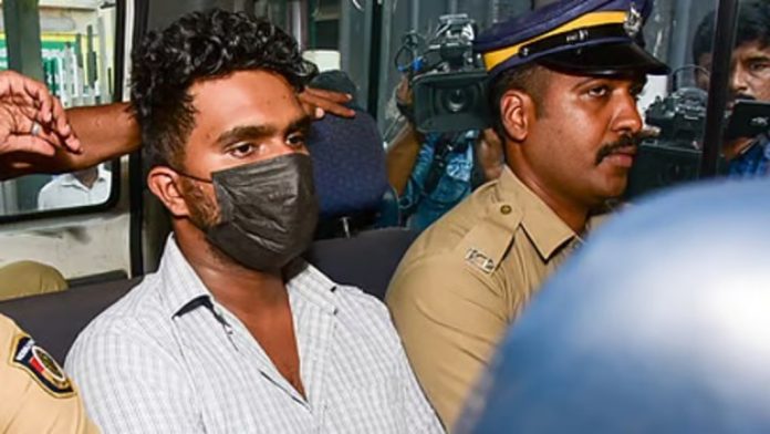 വെഞ്ഞാറമ്മൂട് കൂട്ടക്കൊലപാതകക്കേസ് പ്രതി അഫാനെ മാനസിക പരിശോധനയ്ക്ക് നിർദ്ദേശിച്ച് ഡോക്ടർമാർ വെഞ്ഞാറമ്മൂട് കൂട്ടക്കൊലപാതകക്കേസ് പ്രതി അഫാനെ മാനസിക പരിശോധനയ്ക്ക് നിർദ്ദേശിച്ച് ഡോക്ടർമാർ
