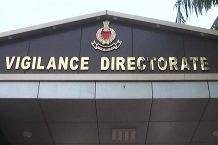 ഒന്നര ലക്ഷം രൂപ കൈക്കൂലി വാങ്ങിയ റിട്ടയേഡ് അധ്യാപകൻ പിടിയിൽ ഒന്നര ലക്ഷം രൂപ കൈക്കൂലി വാങ്ങിയ റിട്ടയേഡ് അധ്യാപകൻ പിടിയിൽ