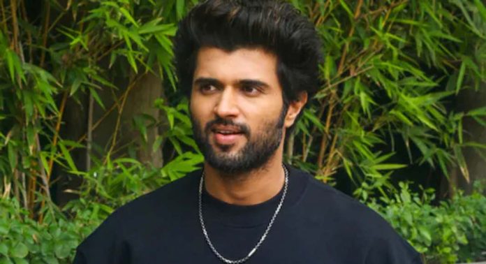 തെലുങ്ക് ചലച്ചിത്ര താരം വിജയ് ദേവരകൊണ്ടയ്ക്കെതിരെ പോലീസ് കേസ് തെലുങ്ക് ചലച്ചിത്ര താരം വിജയ് ദേവരകൊണ്ടയ്ക്കെതിരെ പോലീസ് കേസ്