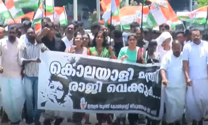 മന്ത്രി വീണാ ജോർജിന്റെ രാജി ആവശ്യപ്പെട്ടുള്ള പ്രതിപക്ഷ സംഘടനകളുടെ പ്രതിഷേധത്തിൽ സംഘർഷം മന്ത്രി വീണാ ജോർജിന്റെ രാജി ആവശ്യപ്പെട്ടുള്ള പ്രതിപക്ഷ സംഘടനകളുടെ പ്രതിഷേധത്തിൽ സംഘർഷം