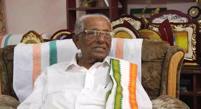 മുതിര്ന്ന കോണ്ഗ്രസ് നേതാവ് സി വി പത്മരാജന് അന്തരിച്ചു മുതിര്ന്ന കോണ്ഗ്രസ് നേതാവ് സി വി പത്മരാജന് അന്തരിച്ചു