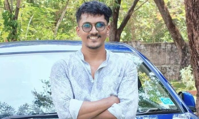 ആലുവയില് ഓൺലൈൻ ഷെയർ ട്രേഡിങ് തട്ടിപ്പില് 1.45 ലക്ഷം രൂപ നഷ്ടമായ യുവാവ് ആത്മഹത്യ ചെയ്തു ആലുവയില് ഓൺലൈൻ ഷെയർ ട്രേഡിങ് തട്ടിപ്പില് 1.45 ലക്ഷം രൂപ നഷ്ടമായ യുവാവ് ആത്മഹത്യ ചെയ്തു