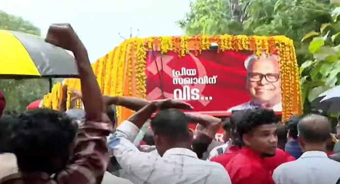 വി.എസ് അച്യുതാന്ദന് ജനിച്ചുവളർന്ന വീട്ടിൽ നിന്നും മടക്കം ; വേലിക്കകത്ത് വീട്ടിൽ പൊതുദർശം അവസാനിച്ചു വി.എസ് അച്യുതാന്ദന് ജനിച്ചുവളർന്ന വീട്ടിൽ നിന്നും മടക്കം ; വേലിക്കകത്ത് വീട്ടിൽ പൊതുദർശം അവസാനിച്ചു