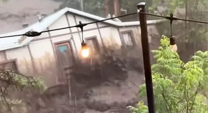 ന്യൂ മെക്സിക്കോയിലെ റുയിഡൊസോയിലും മിന്നല് പ്രളയം ന്യൂ മെക്സിക്കോയിലെ റുയിഡൊസോയിലും മിന്നല് പ്രളയം