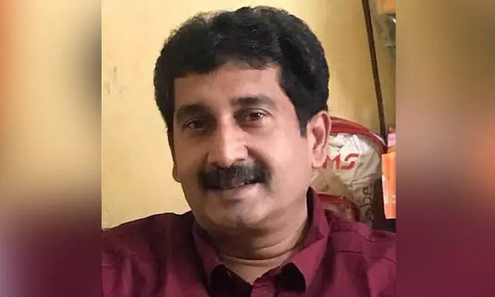 കോട്ടയത്ത് വ്യാപാരി പെട്രോളൊഴിച്ച് തീകൊളുത്തിയ ജ്വല്ലറി ഉടമ മരിച്ചു കോട്ടയത്ത് വ്യാപാരി പെട്രോളൊഴിച്ച് തീകൊളുത്തിയ ജ്വല്ലറി ഉടമ മരിച്ചു