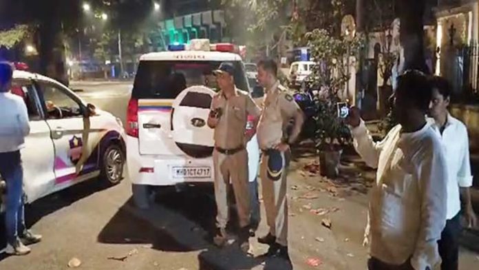 ലഹരി പാര്ട്ടിക്കിടെ പോലീസ് റെയ്ഡ് ; എന്സിപി നേതാവിന്റെ ഭർത്താവടക്കം ഏഴുപേര് പിടിയിൽ ലഹരി പാര്ട്ടിക്കിടെ പോലീസ് റെയ്ഡ് ; എന്സിപി നേതാവിന്റെ ഭർത്താവടക്കം ഏഴുപേര് പിടിയിൽ