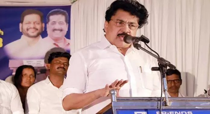 സിപിഎം പാലക്കാട് ജില്ലാ സെക്രട്ടറി ഇഎൻ സുരേഷ് ബാബുവിനെതിരെ ആഞ്ഞടിച്ച് ഒറ്റപ്പാലത്തെ പികെ ശശി സിപിഎം പാലക്കാട് ജില്ലാ സെക്രട്ടറി ഇഎൻ സുരേഷ് ബാബുവിനെതിരെ ആഞ്ഞടിച്ച് ഒറ്റപ്പാലത്തെ പികെ ശശി