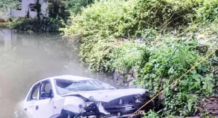 കാർ കുളത്തിലേക്ക് മറിഞ്ഞ് രണ്ട് യുവാക്കൾ മരിച്ച സംഭവം ; ഞെട്ടൽ മാറാതെ മന്നംകരച്ചിറ നിവാസികൾ കാർ കുളത്തിലേക്ക് മറിഞ്ഞ് രണ്ട് യുവാക്കൾ മരിച്ച സംഭവം ; ഞെട്ടൽ മാറാതെ മന്നംകരച്ചിറ നിവാസികൾ