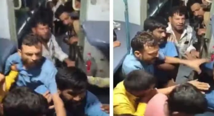 ട്രെയിനിലെ ഭക്ഷണത്തിന്റെ അമിത വില ചോദ്യം ചെയ്ത യാത്രക്കാരന് മര്ദനം ട്രെയിനിലെ ഭക്ഷണത്തിന്റെ അമിത വില ചോദ്യം ചെയ്ത യാത്രക്കാരന് മര്ദനം