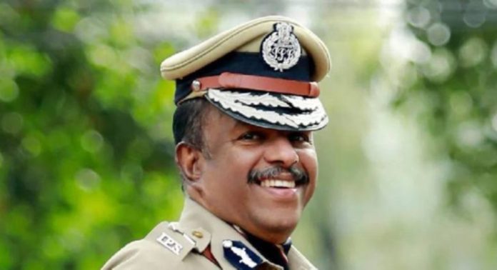 ട്രാക്ടറില് നിയമവിരുദ്ധമായി ശബരിമലയില് എത്തിയ എഡിജിപി എംആര് അജിത് കുമാറിന് വിഐപി ദര്ശനത്തിനും സൗകര്യമൊരുക്കി ട്രാക്ടറില് നിയമവിരുദ്ധമായി ശബരിമലയില് എത്തിയ എഡിജിപി എംആര് അജിത് കുമാറിന് വിഐപി ദര്ശനത്തിനും സൗകര്യമൊരുക്കി