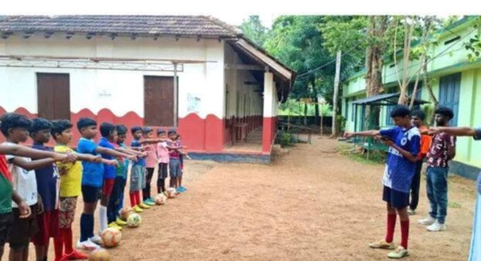 ലഹരിവിരുദ്ധ ദൃഢ പ്രതിജ്ഞയുമായി കവിയൂർ ജെ.ജെ ഫുട്ബോൾ അക്കാദമിയിലെ താരങ്ങൾ ലഹരിവിരുദ്ധ ദൃഢ പ്രതിജ്ഞയുമായി കവിയൂർ ജെ.ജെ ഫുട്ബോൾ അക്കാദമിയിലെ താരങ്ങൾ