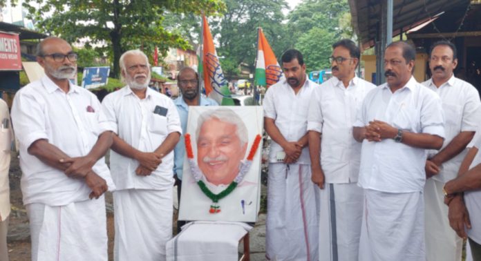 മുൻ മുഖ്യമന്ത്രി ഉമ്മൻചാണ്ടിയുടെ രണ്ടാം അനുസ്മരണ ദിനം ആചരിച്ച് കോൺഗ്രസ് പന്തളം മണ്ഡലം കമ്മിറ്റി മുൻ മുഖ്യമന്ത്രി ഉമ്മൻചാണ്ടിയുടെ രണ്ടാം അനുസ്മരണ ദിനം ആചരിച്ച് കോൺഗ്രസ് പന്തളം മണ്ഡലം കമ്മിറ്റി